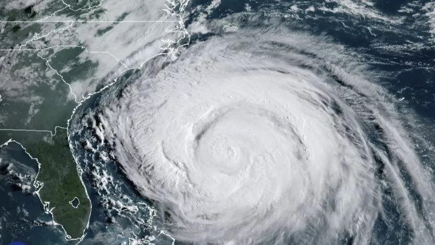 Gyengülőben az Erin hurrikán, úgy tűnik, nem fog partot érni