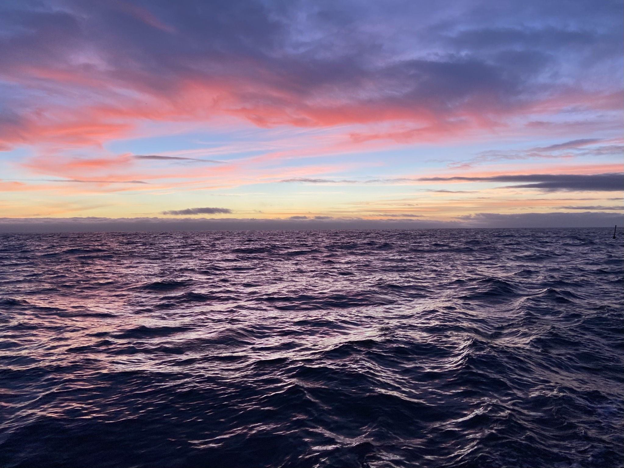 A Földközi-tenger borszínü vize
