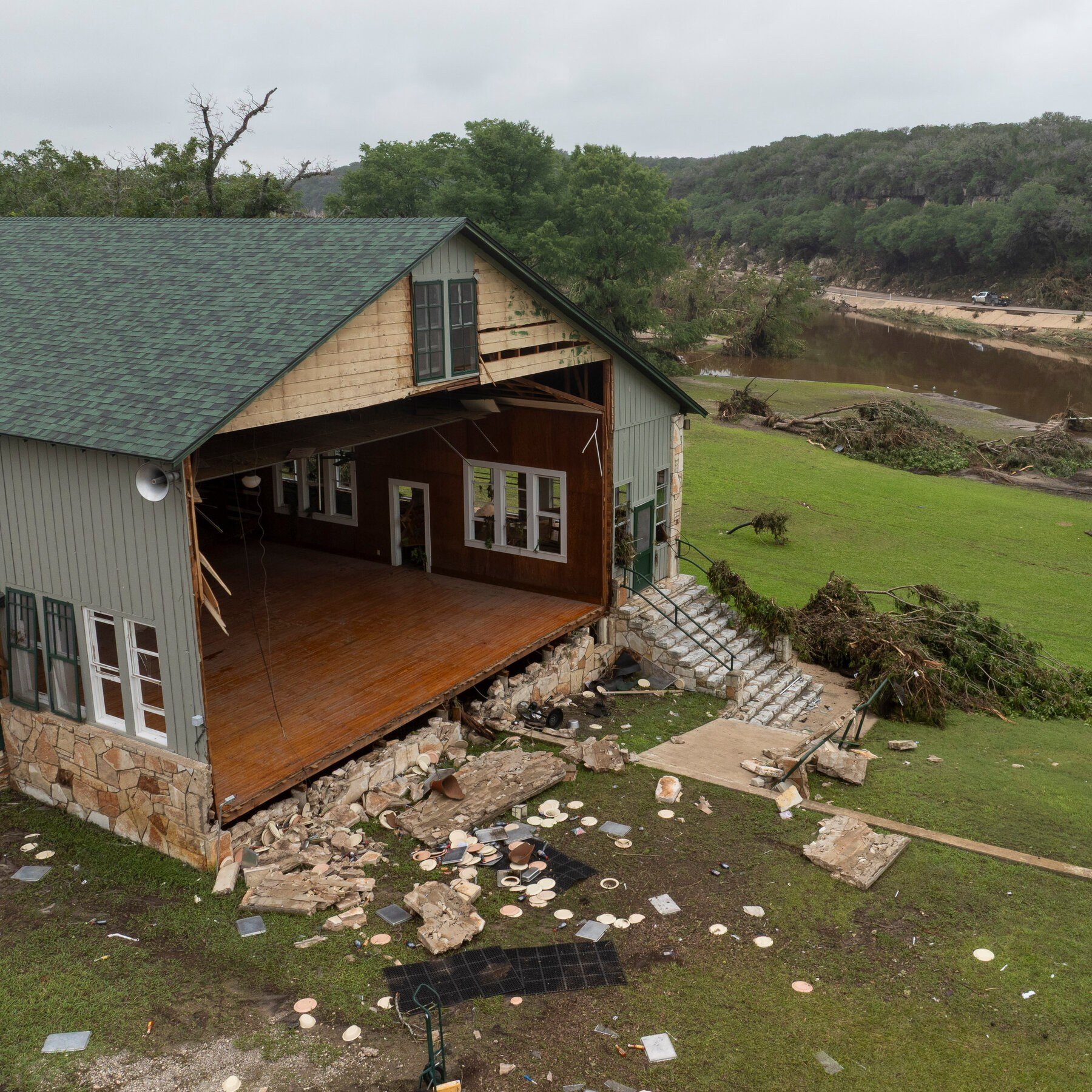 2025-ös poszt: Tűz és víz egyszerre pusztít Amerikában